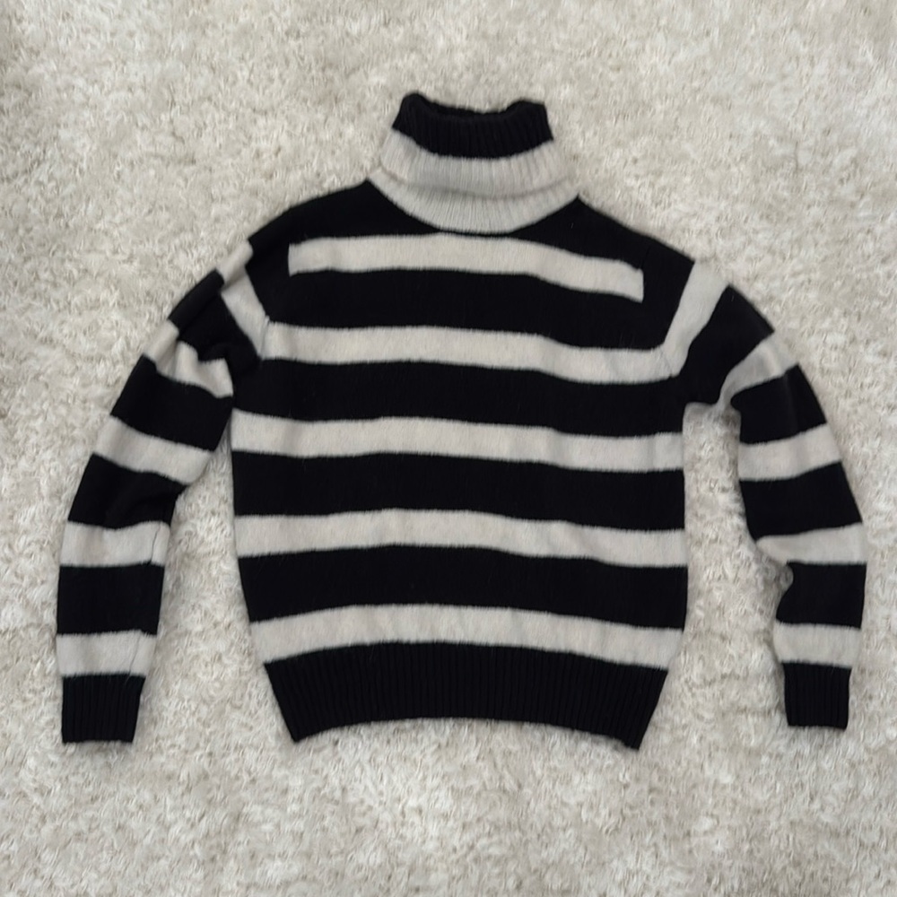 Ramy Brooke turtleneck sweater great condition